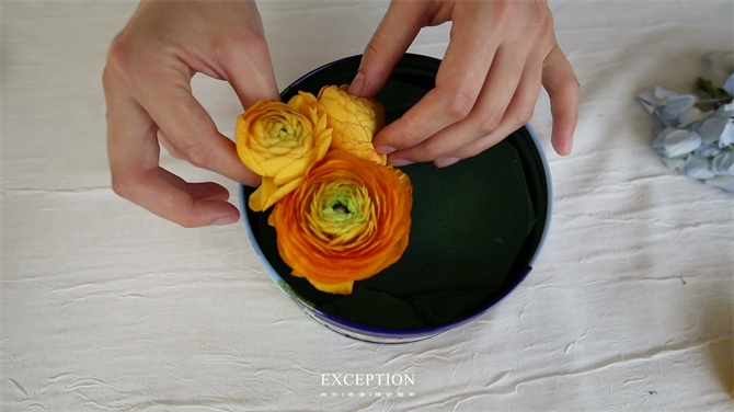 【幾分鐘.軟裝課堂】她用3分鐘搞定一個浪漫花球，就憑這些？-別墅設計,軟裝設計,室內設計,豪宅設計,深圳例外軟裝設計公司