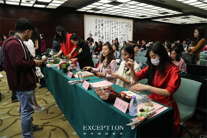 “十雅”魅力綻放，你們注意到女神手上的藍色錦魚了嗎？-別墅設計,軟裝設計,室內設計,豪宅設計,深圳例外軟裝設計公司